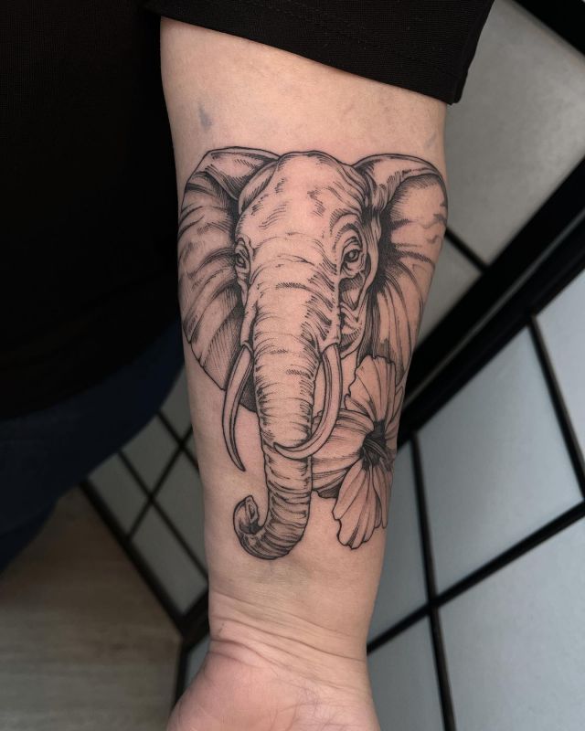 Merci encore Céline pour ton premier tattoo ☀️

Fait à @lepicerietattoo 📍

Contact 💌 dumanotattoo@gmail.com

#tattoo #tattooist #tattoobordeaux #engraverstattoo #engravingtattoo #animaltattoo #botanicaltattoo #tattoolovers #tattoos #inked #elephant #elephantattoo #hibiscustattoo