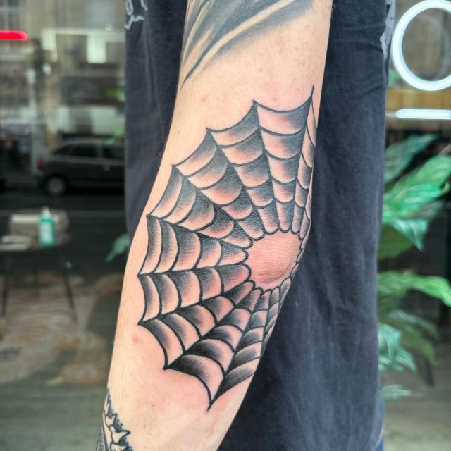 Classic #spiderweb for the cool guy @romeos_distress_ 
Classic’s are always welcomed!
Done @lepicerietattoo #bordeaux
Still got a lot of slots available for my upcoming guest at @freakyfamily #lille from the 12th to 16th march!